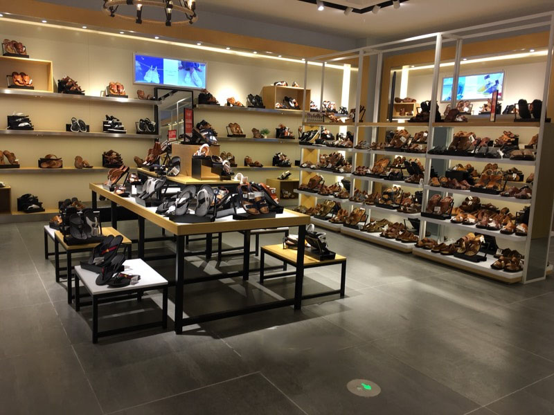 服裝百貨店鞋子區設計