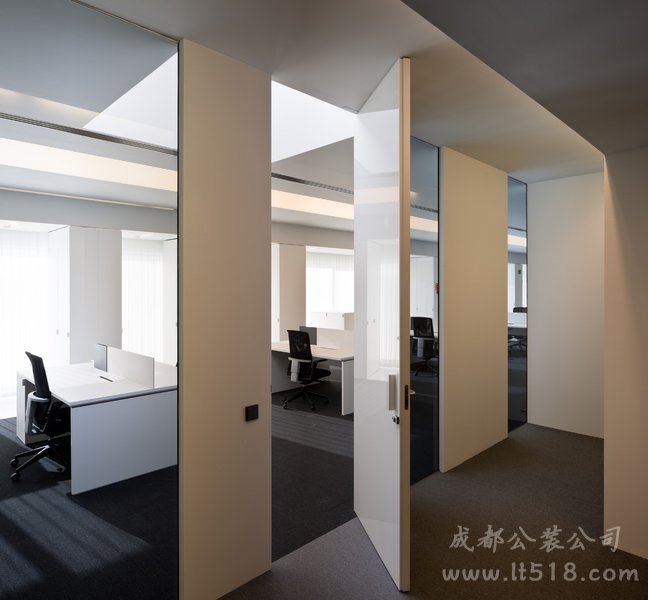 成都現代辦公室裝修風格哪家工裝裝修公司好?