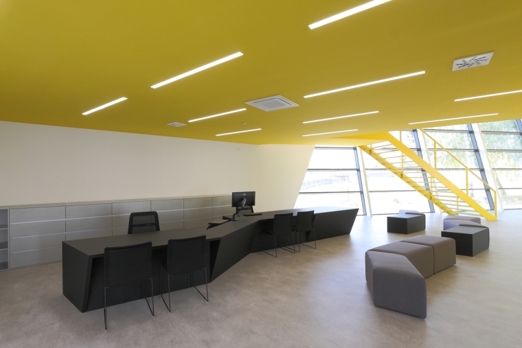 流行的簡約風格辦公室