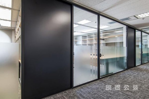 辦公室裝修玻璃隔斷挑選方法以及安裝注意事項