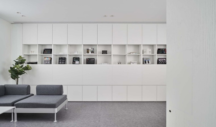 簡(jiǎn)約高級(jí)灰辦公空間裝修效果 簡(jiǎn)約高級(jí)灰辦公空間裝修效果